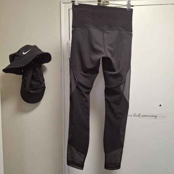 Lululemon Black Mesh Panel Leggings Sz 4 25" - Picture 8 of 9